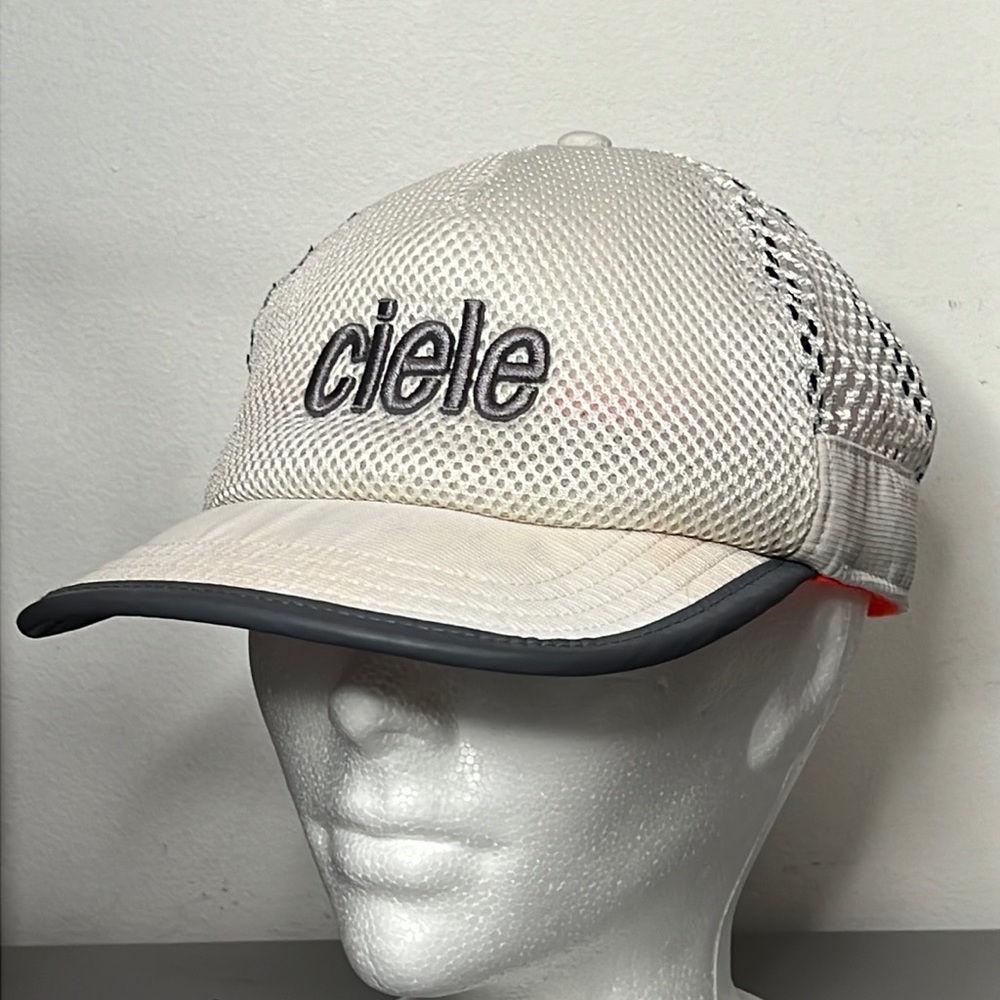 CIELE ATHLETICS Coolwick Cycling Running Hat
Mesh Strapback